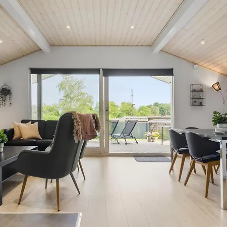 3 Bedroom Stunning In * Hejls