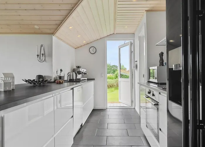 3 Bedroom Stunning In Vakantiehuis Hejls